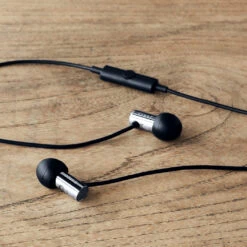 Final Audio E3000C In-Ear Headphones With Remote And Microphone -Trendy Electronic Audio Supplies Store E3000C dl gallary 01 1050x1050 1