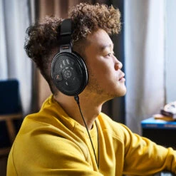 Sennheiser HD 660S2 Open-Back Headphones -Trendy Electronic Audio Supplies Store HD 660S2 Application Shot PKF4779 1x1 1050x1050 1