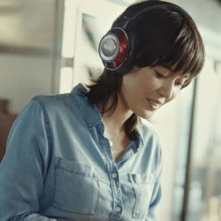 Mark Levinson No. 5909 Wireless Noise Cancelling Headphones -Trendy Electronic Audio Supplies Store MarkLevinson No5909 Chef2 1050x1050 1