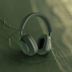 Bowers & Wilkins Px7 S2e Wireless Noise Cancelling Headphones -Trendy Electronic Audio Supplies Store Px720S2e20Forest20Green20Beauty20120 201x1 1050x1050 1