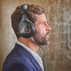 Focal Utopia (2022) Flagship Open-Back Headphones 21 Focal Utopia (2022) Flagship Open-Back Headphones -Trendy Electronic Audio Supplies Store Utopia illus 03 02 1050x1050 1