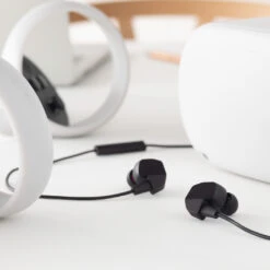 Final Audio VR3000 In-Ear Headphones With Remote And Microphone -Trendy Electronic Audio Supplies Store VR3000 Situ 1050x1050 1