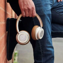 Dali IO-4 Wireless Over-Ear Headphones -Trendy Electronic Audio Supplies Store dali io white details 01 1050x1050 1